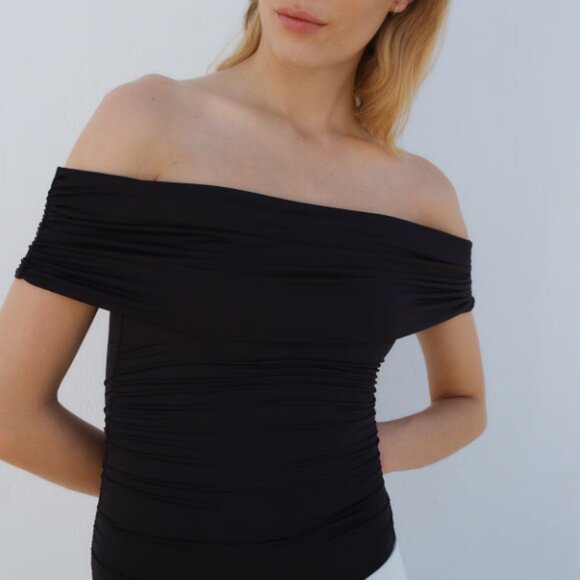 NWOT H&M Gathered Off-the-Shoulder Bodysuit Black Small - Picture 4 of 7